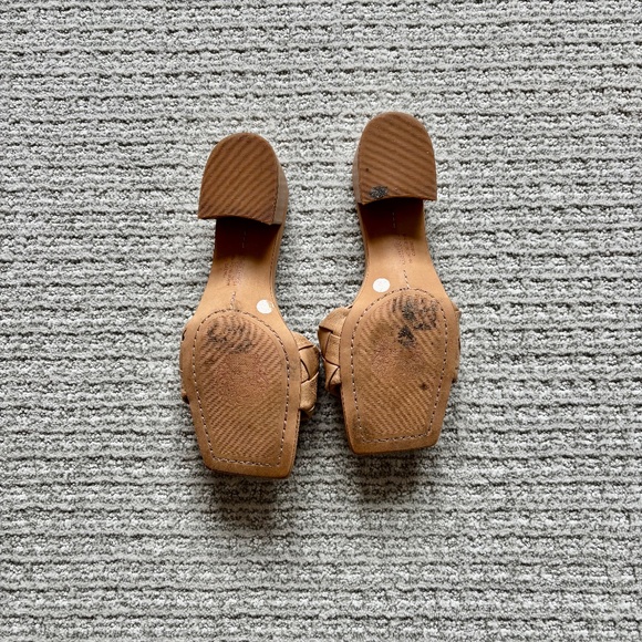 Vince Camuto Beige woven mules, size 7 - Picture 4 of 6